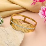 Stylish Gold Color Openable Anti Tarnish Bracelet With Long-Lasting Shine For Daily Use - Image 3