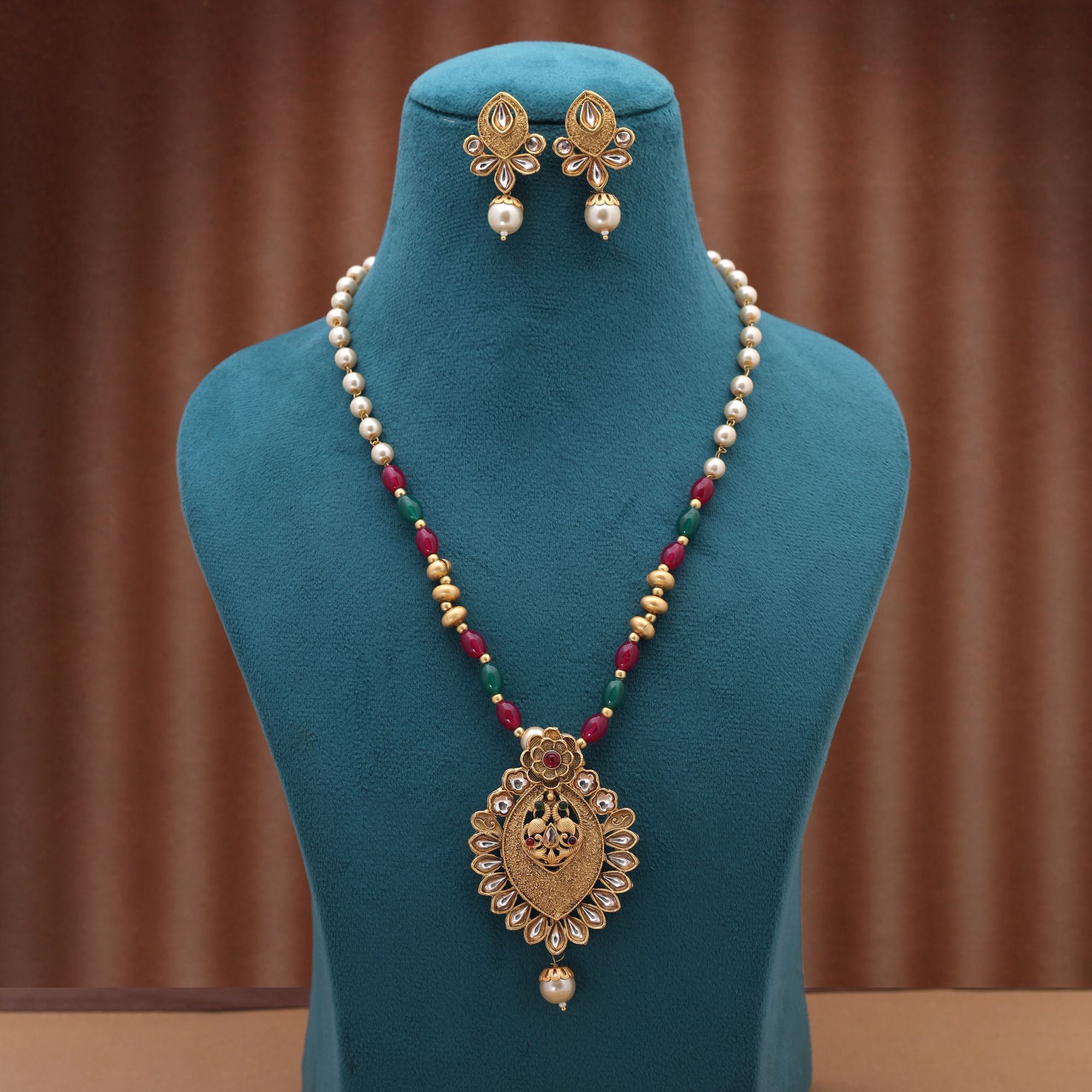 HOB Rani & Green Color Matte Gold Necklace Set Designed For Grand Cultural Celebrations Rani & Green Color Matte Gold Necklace Set Designed For Grand Cultural Celebrations - Image 1